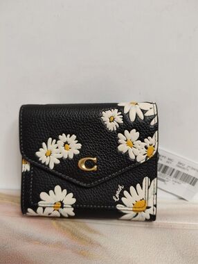 NWT Coach CS127 Wyn Small Wallet With Floral Print